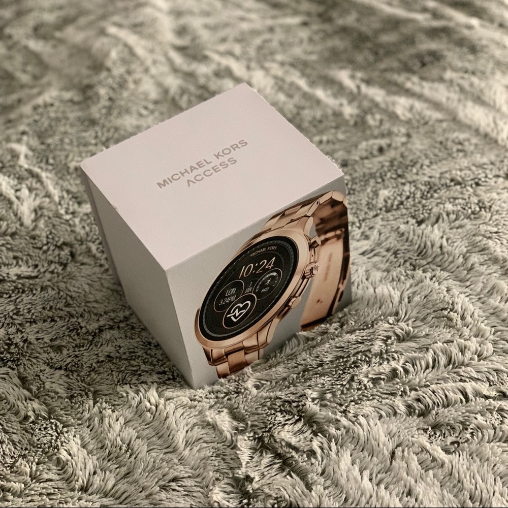 Rose Gold Michael Kors Access Smartwatch For Sale - Picture 2 of 4
